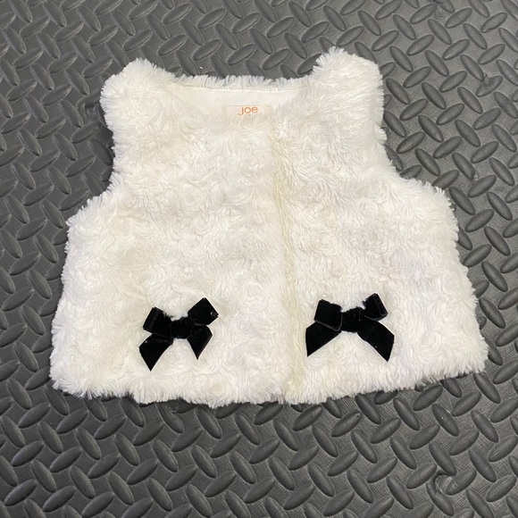 White vest - Picture 1 of 3